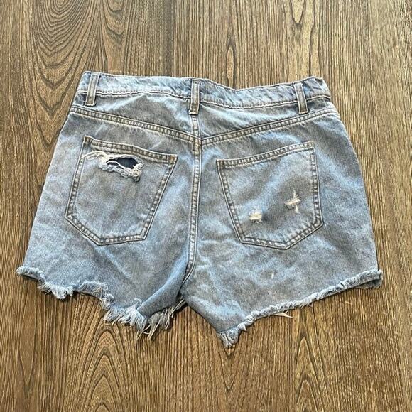 Sneak Peak Mom Shorts High Rise Distressed Raw Hem Denim Light Wash Blue Size M - Picture 6 of 7
